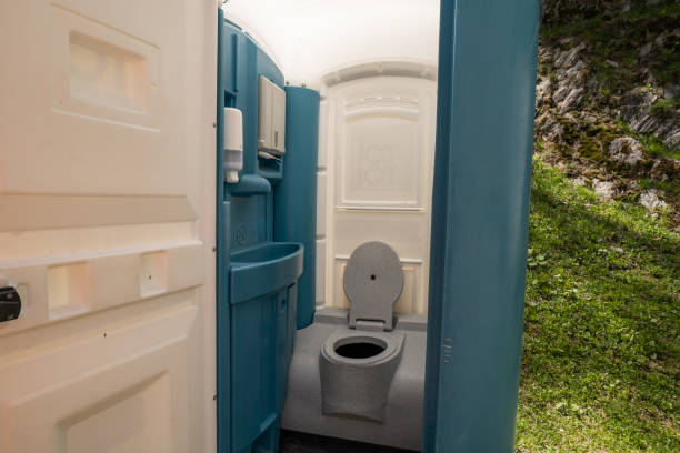 Best Portable restroom trailer rental  in Mendon, IL